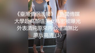 终极反差露脸女神！不做万人追淑女却要做土豪的小母狗，重金定制大学生美眉居家淫荡露脸自拍，化妆品酒瓶子手各种紫薇 (11)