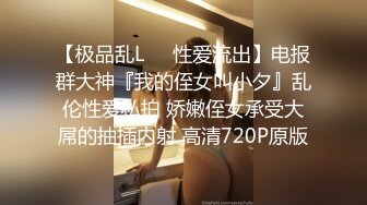 样貌清纯漂亮的校花级美女被猥琐男约到酒店先吃鸡巴再操逼,各种姿势把美女干的高潮不断,爽的直舔男的手指!