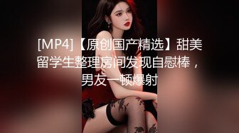 清纯靓丽长发妹子全裸自慰，胸型比心换上黑丝特写私处