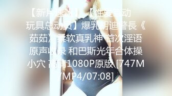 《极品CP??重磅泄密》厕拍达人景区女公厕双机位偸拍后续7??各种高质量气质小姐姐方便~姿态百出赏逼赏脸有美女有极品逼