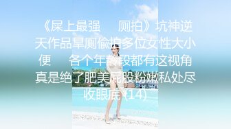 红唇极品骚女爆乳骚穴，两大奶尽收眼底，超近特写小穴流出白浆